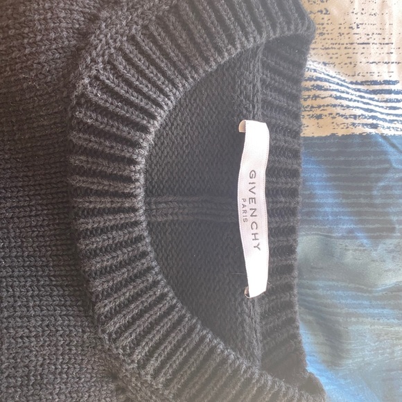 I feel love Givenchy sweater - Picture 2 of 3